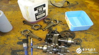 廢舊零件變身創(chuàng)意臺(tái)燈 DIY齒輪臺(tái)燈制作指南